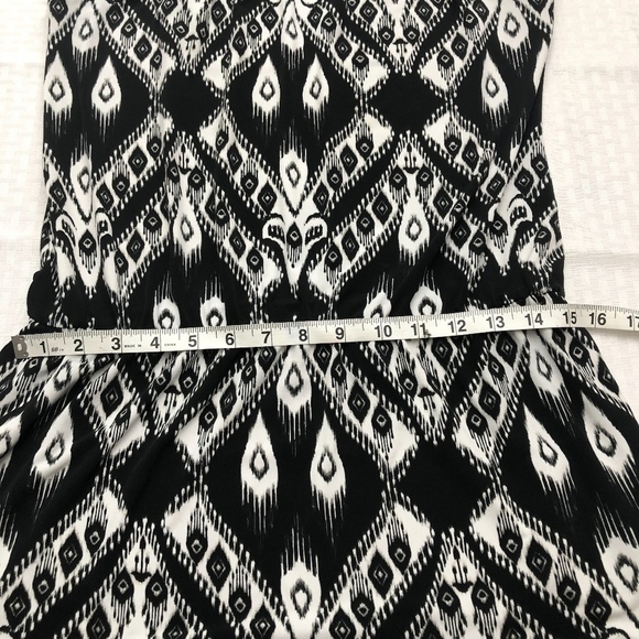 🦄 2/$20 White House Black Market Tank Blouse - Picture 8 of 8